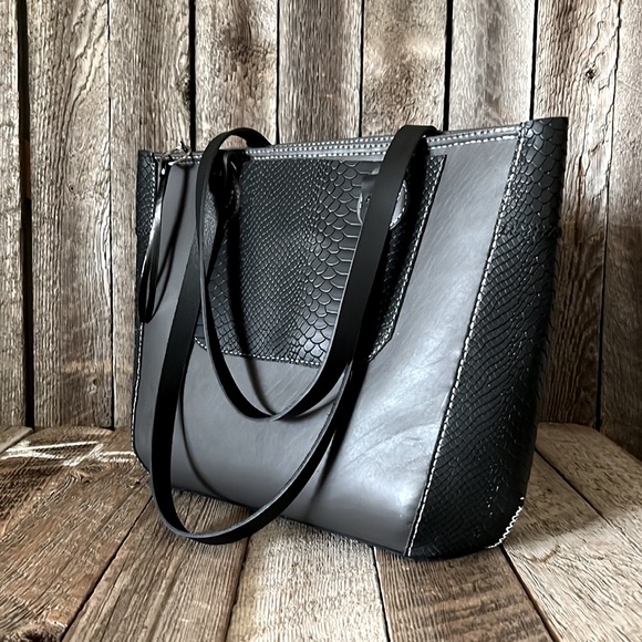 Handmade Gray and Black Leather Tote Bag 💼 - Picture 10 of 15
